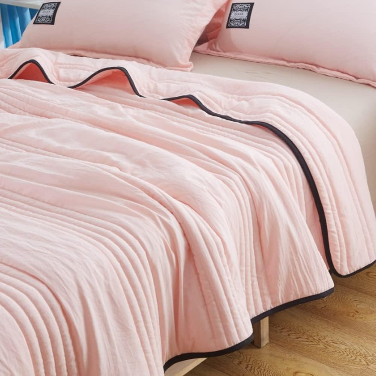 Temperature-Regulating Cooling Sleep Blanket