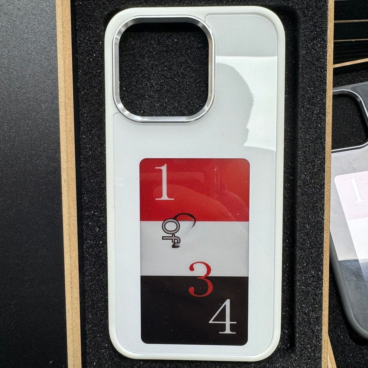 E-Ink Phone Case with Strap and Wallet Slot for Iphone 14 Pro Max Battery-Free Smart Display Cover