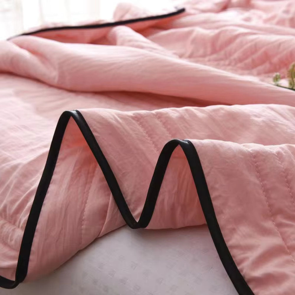 Temperature-Regulating Cooling Sleep Blanket
