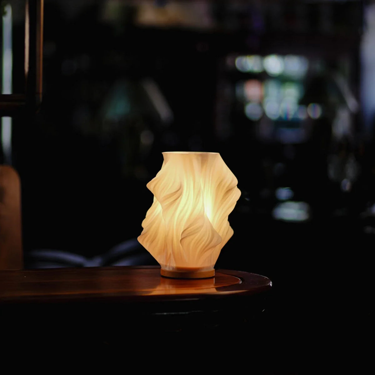 Contemporary Accent Lamp Stylish Wave Design with Adjustable Glow