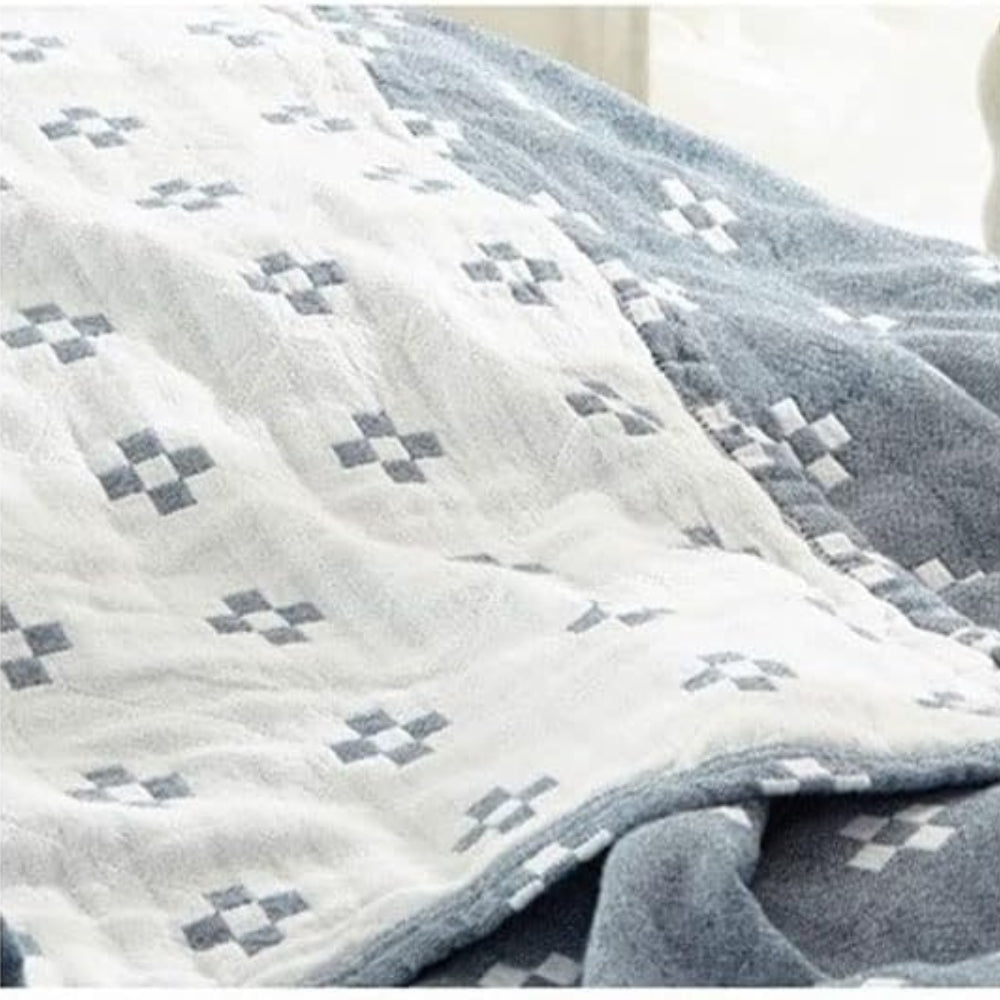 Lightweight Comfort Blanket Stylish Diamond Pattern