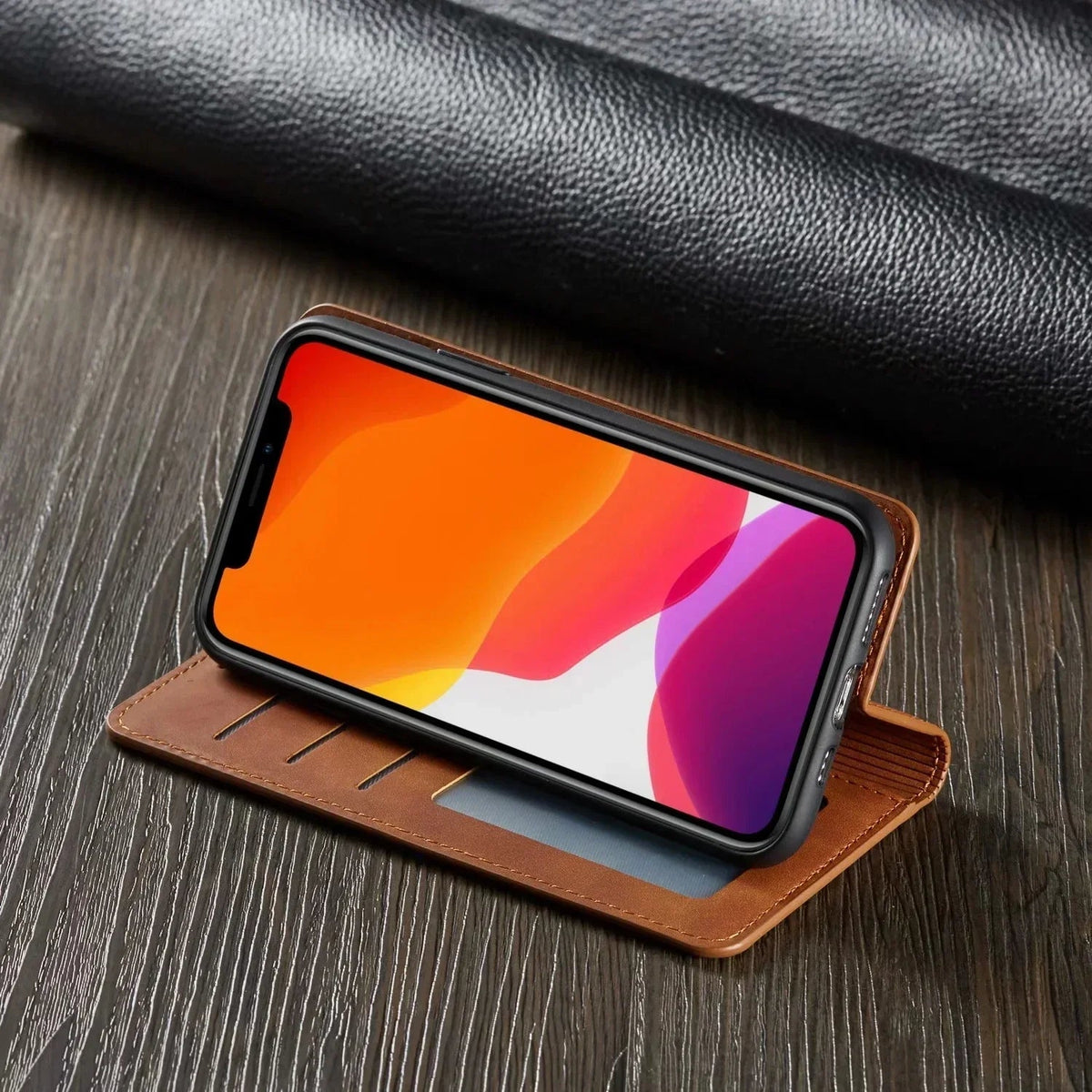 Elegant Phonecase with Magnetic Closure Slim Protective Design
