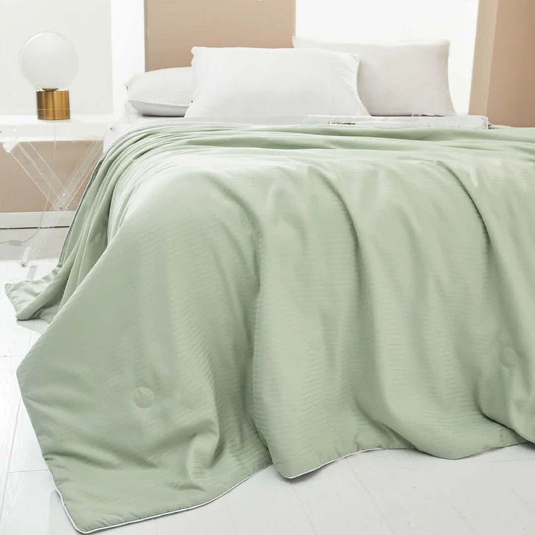 Breathable Cooling Blanket for Hot Sleepers with Quilted Double-Sided Silky Summer Comforter
