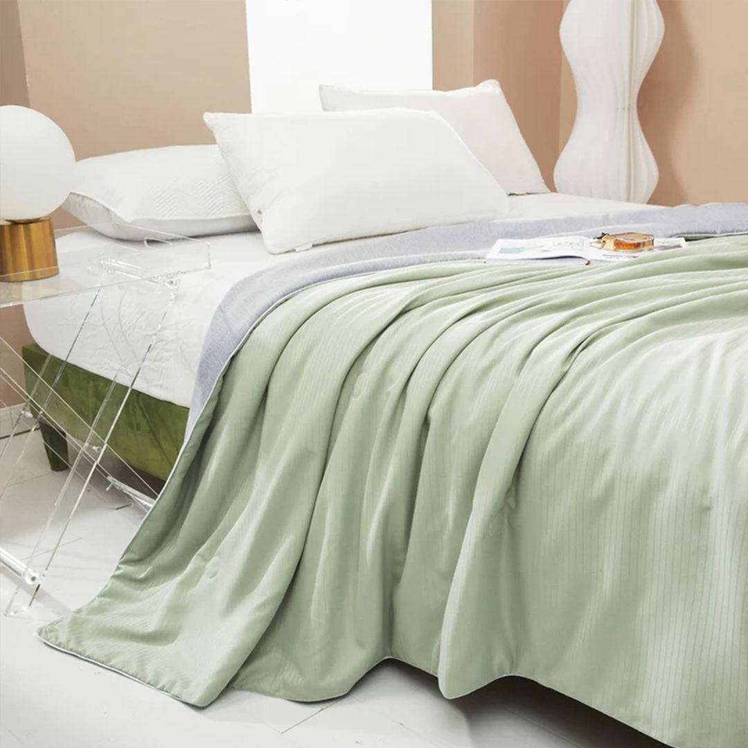 Breathable Cooling Blanket for Hot Sleepers with Quilted Double-Sided Silky Summer Comforter