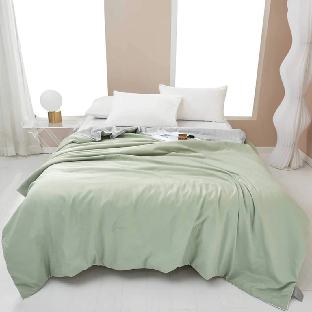 Breathable Cooling Blanket for Hot Sleepers with Quilted Double-Sided Silky Summer Comforter