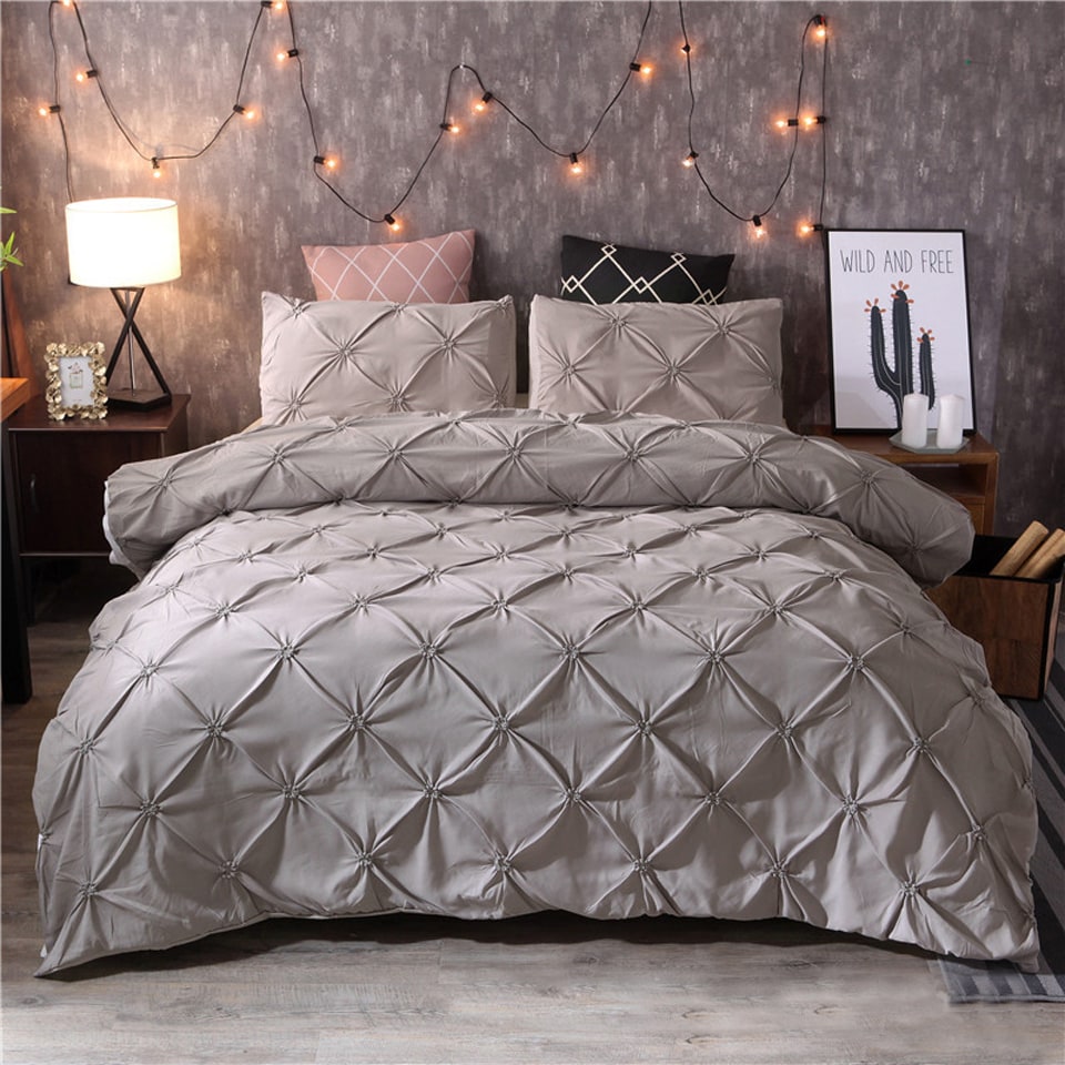 Duvet Cover King with Pintuck Pinch Pleat Design and Matching Pillow Shams California Set