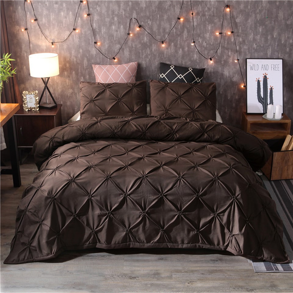 Duvet Cover King with Pintuck Pinch Pleat Design and Matching Pillow Shams California Set