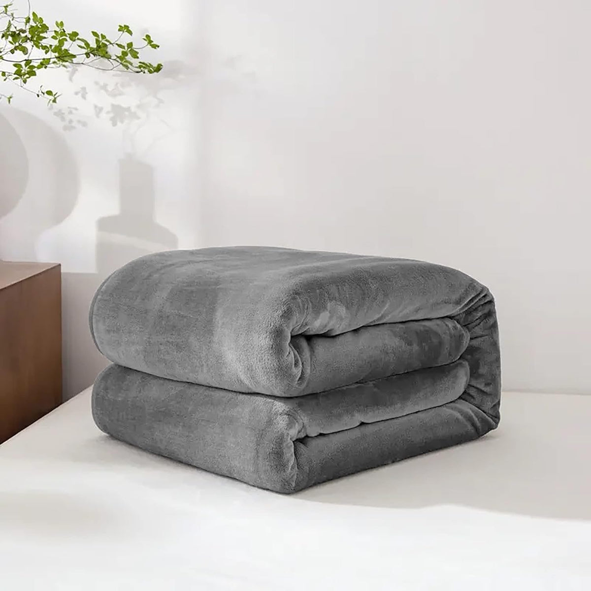 Fleece Faux Fur Super Soft Throw Blanket for Sofa and Bed Plush Lightweight Heated