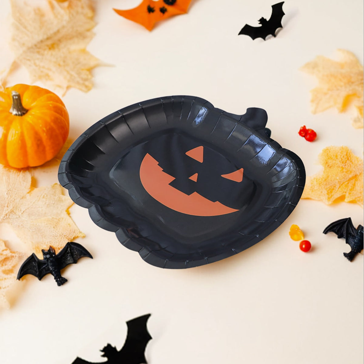 Halloween Heavy Duty Disposable Paper Plates with Pumpkin Jack-O-Lantern Design