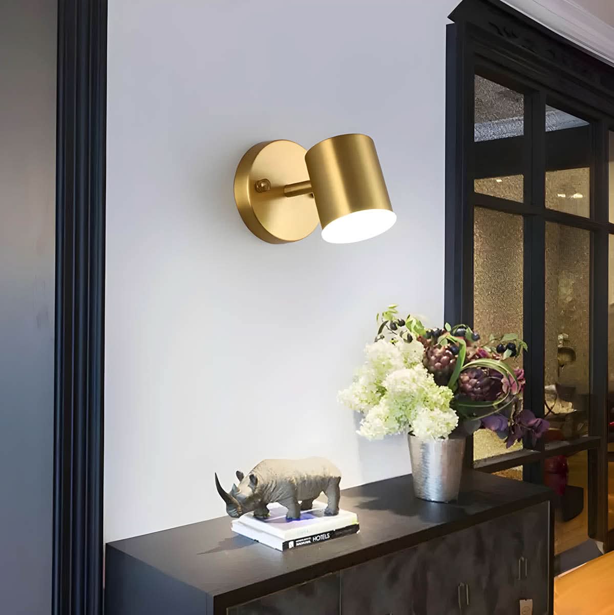 Elegant Scandinavian Accent Wall Lamp