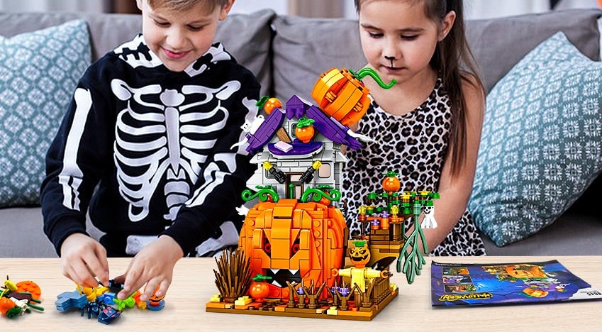 Kids' Halloween Building Blocks Magnetic Tiles Toy Set with Pumpkin House and Spooky Figures