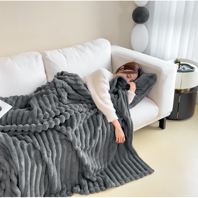 Luxury Faux Fur Throw Blanket with Double-Sided Plush Pile and Matching Pillowcase