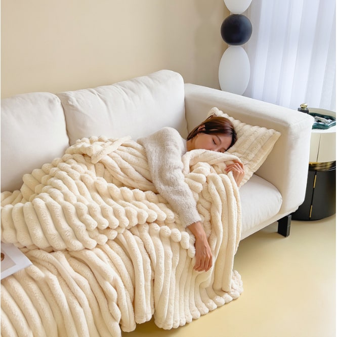 Luxury Faux Fur Throw Blanket with Double-Sided Plush Pile and Matching Pillowcase