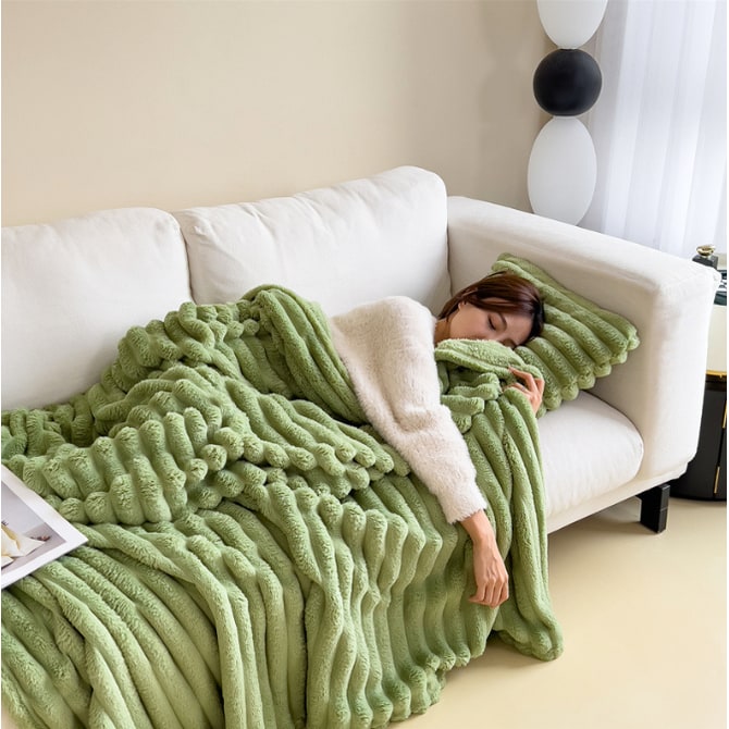 Luxury Faux Fur Throw Blanket with Double-Sided Plush Pile and Matching Pillowcase