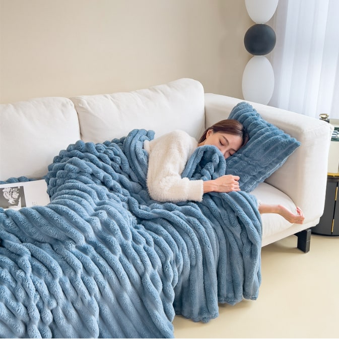 Luxury Faux Fur Throw Blanket with Double-Sided Plush Pile and Matching Pillowcase