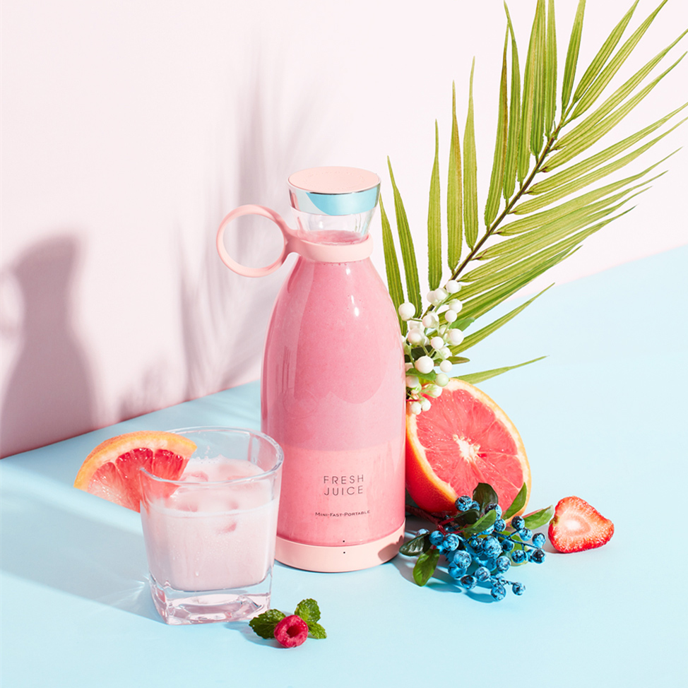 Portable Blender with Powerful Motor Stainless Steel Blades and USB Rechargeable for Smoothies