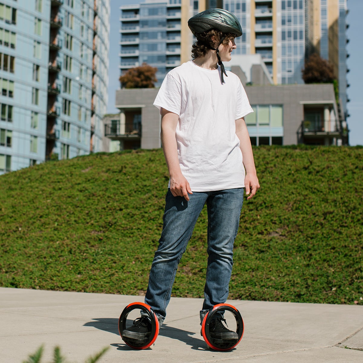 Wave Board Skateboard and Boardless Alternative with Hubless Design and Grip Tape